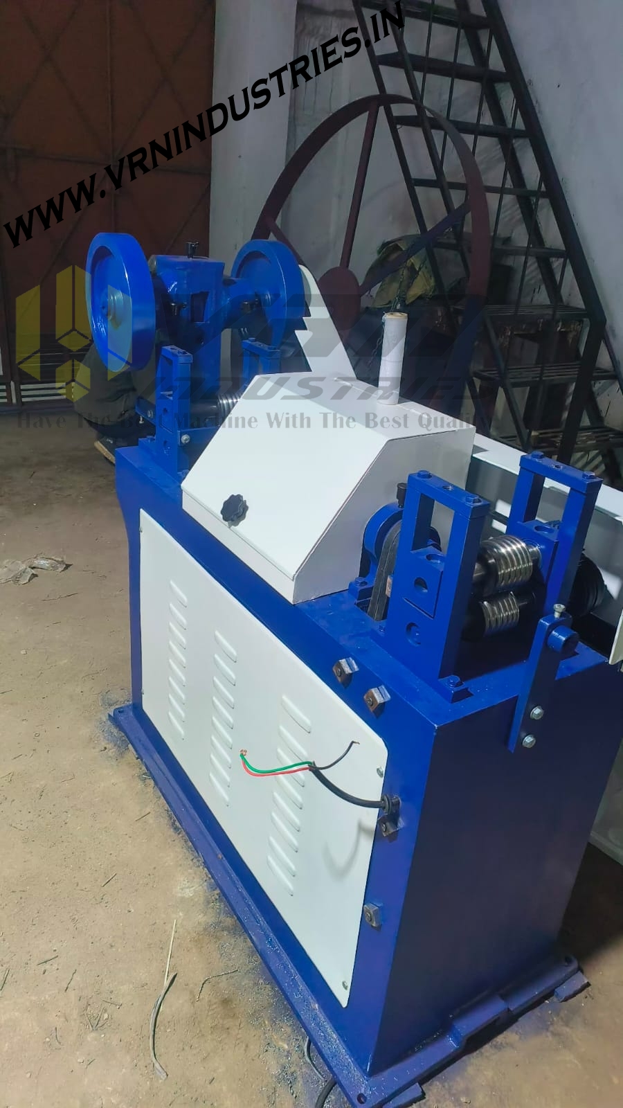 WIRE STRAIGHTENING AND CUTTING MACHINE